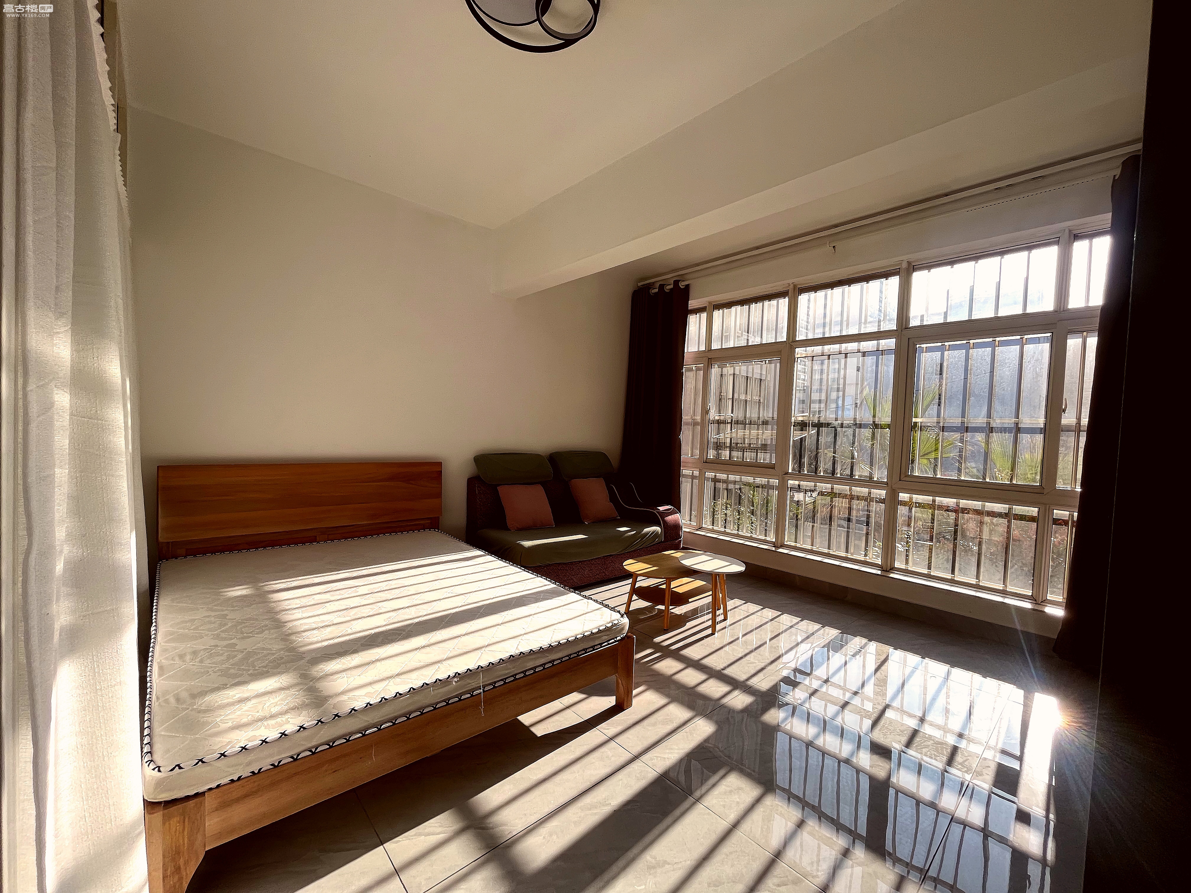 淘宝街不靠路，富然三区3楼精装带家具750出租，小区环境好采光好，冬天太阳晒到门