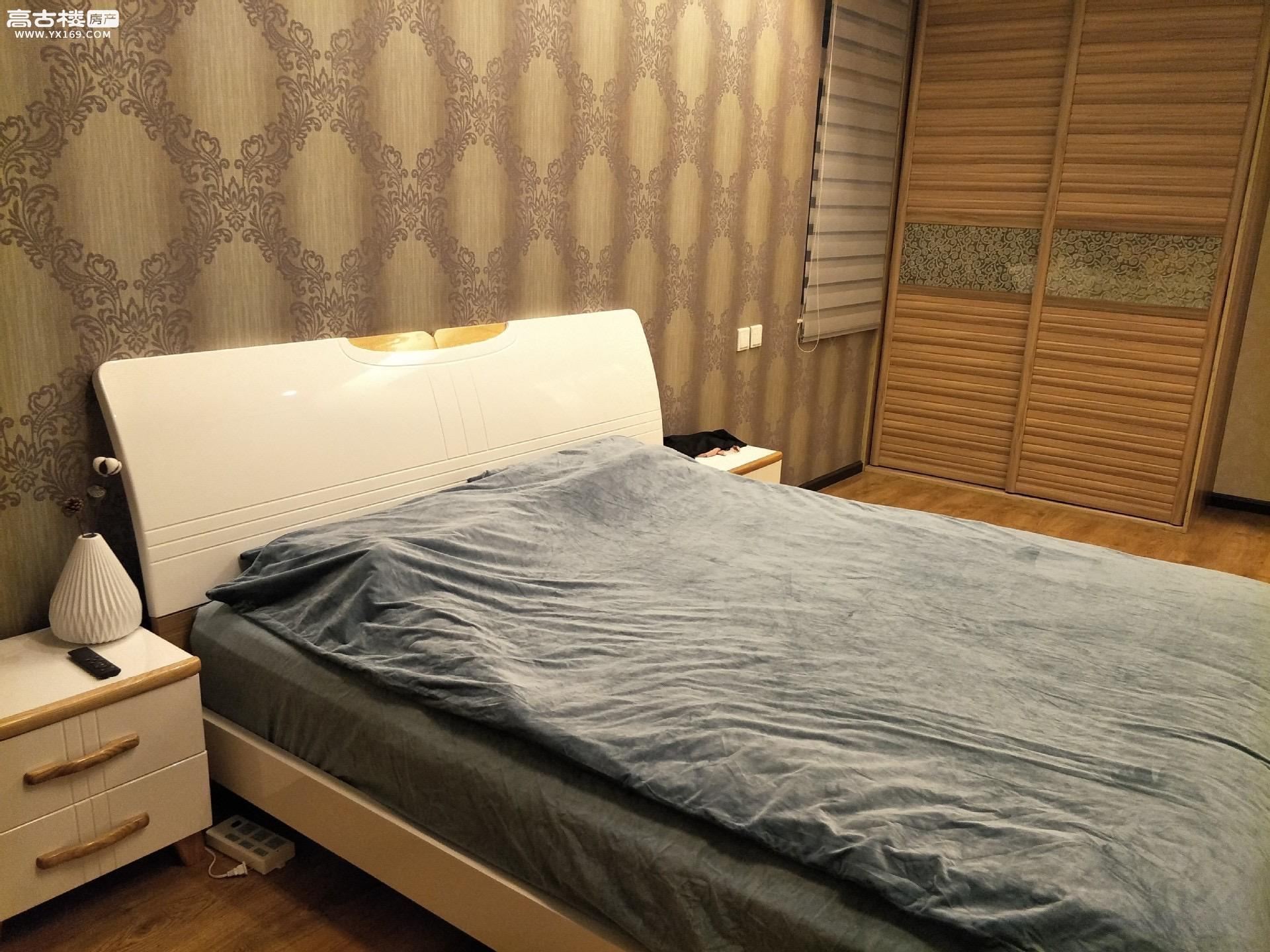 市中心 一室一厅 客卧分离 带家具 拎包入住