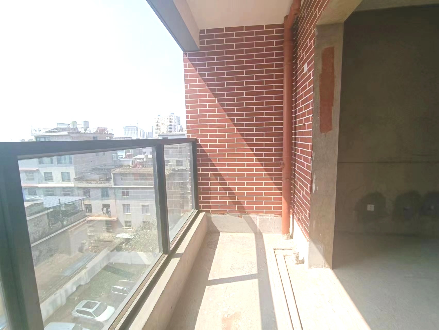 八中对面青花街住宅97-102平4700单价现房即买即住